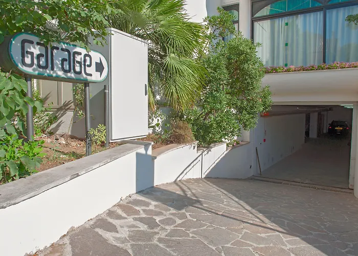 Hotel Fini